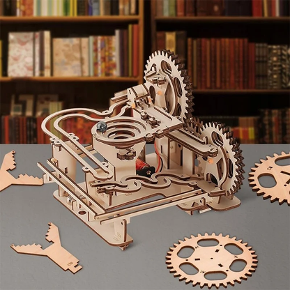 Drewniany puzzle 3D – mechaniczny tor kulkowy DIY